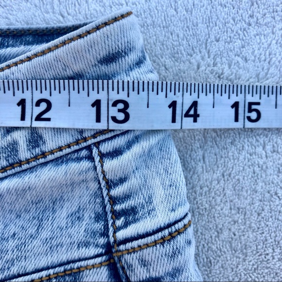 Refuge Shorts Jean Short Distress High Rise Acid Wash Sz.4 - Picture 6 of 8